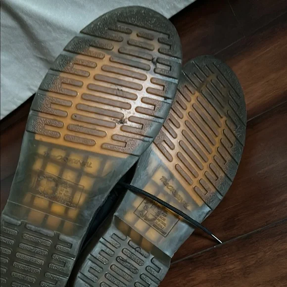 Dr. Martens Black Leather Boots for Men - Picture 6 of 8